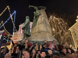 Več kot 100 harmonikarjev na noge spravilo središče Ljubljane (video)