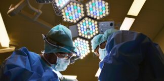 Izjava dneva: “Izgubljamo ljudi, ki edini znajo opravljati najtežje posege in prenašati znanje na mlajše generacije”