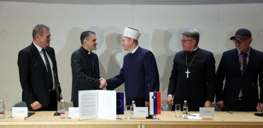 Čemu bi bil sploh potreben cerkveni davek in kaj bi iz njega financirali?