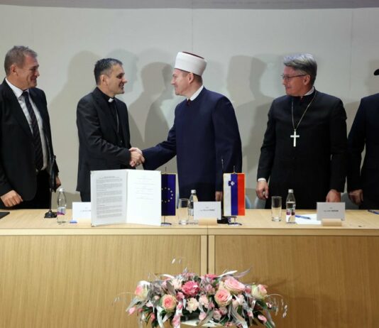 Čemu bi bil sploh potreben cerkveni davek in kaj bi iz njega financirali?