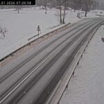 Ceste po 7. uri še vedno zasnežene in poledenele