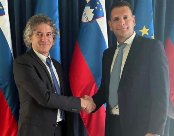 Robert-Golob-je-sprejel-Zorana-Stevanovica-znanega-organitzatorja-nasilnih-protestov-Foto-Vlada-RS-in-zajem-zaslona.-e1697389056452