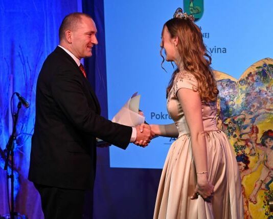 Nika kraljica, vino jo spremlja že od zibelke