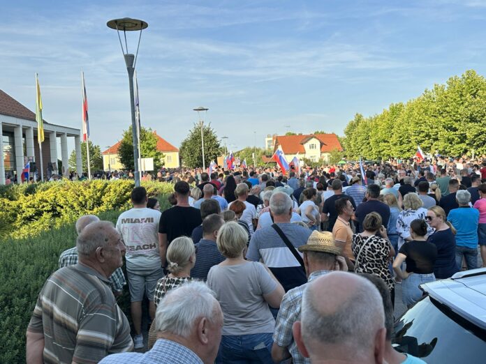 sentjernej protestni shod