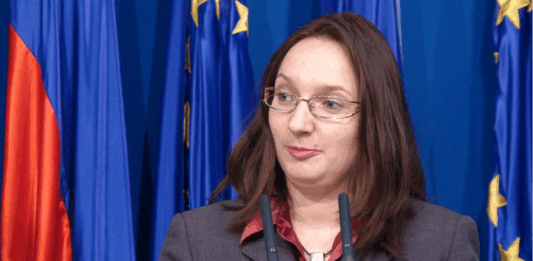 Zakaj ob izvolitvi nove Varuhinje ostaja vtis, da smo banana republika?