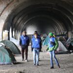 Brutalen napad skupine migrantov: trije mladoletniki končali v bolnišnici