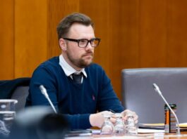 Vlada poslancu Svobode za 2,5 minute filma plačala 64.000 evrov