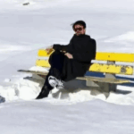 Medtem ko sodišče išče Smodeja, se ta sonči v mondeni Švici