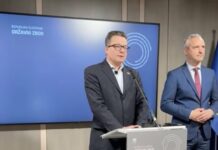 V SDS in NSi zahtevajo oceno ustavnosti Golobovega zakona o dolgotrajni oskrbi