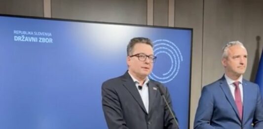 V SDS in NSi zahtevajo oceno ustavnosti Golobovega zakona o dolgotrajni oskrbi