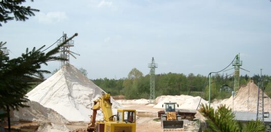 Mirna: Vlada z novo koncesijo za širitev kamnoloma roženca