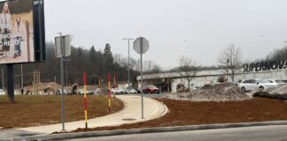 S parkirišča novomeške Supernove po novem obvezno mimo McDonald’sa
