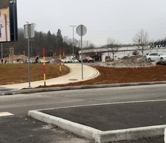 S parkirišča novomeške Supernove po novem obvezno mimo McDonald’sa
