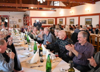 Spomini, klepet, dobra volja na srečanju, ki povezuje generacije