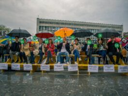 Odmevno: Kaže, da bodo spet sedeli pred parlamentom in dvigovali loparčke