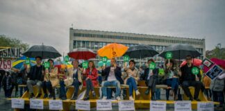 Odmevno: Kaže, da bodo spet sedeli pred parlamentom in dvigovali loparčke