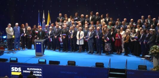 SDS: Davka na nepremičnine ne bo, ilegalce bodo vračali, zaprli pipice levičarskim nevladnim organizacijam, končali vojno z zdravniki