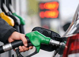 Rekord v EU: Slovenija plačuje najvišje davke na bencin