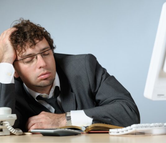 Pod Golobovo vlado število javnih uslužbencev pobezljalo