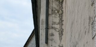 Romi z novomeške stolnice in sedeža škofije ukradli bakrene žlebove