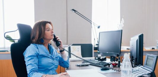 V Dubaju čakali na letalo, vstopa jim niso dovolili, vmešalo se je slovensko veleposlaništvo