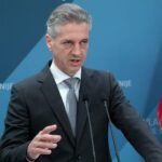 Tuji mediji so se razpisali o korupciji premierja Goloba, ki so jih razkrili skrivaj posneti posnetki