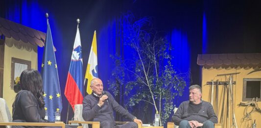 Janša v polni dvorani v Grosupljem: Bitka traja do zadnjega glasu – Slovenija zmore več!