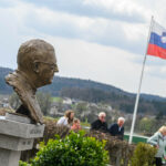 Ivančna Gorica: Spominsko obeležje častnemu občanu msgr. Jožetu Kastelicu