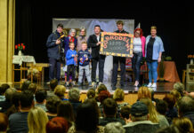 Dobrodelna predstava Zagraška mama 2 združila srca za malega Jaka