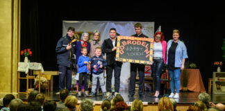 Dobrodelna predstava Zagraška mama 2 združila srca za malega Jaka