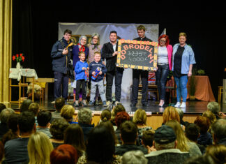 Dobrodelna predstava Zagraška mama 2 združila srca za malega Jaka