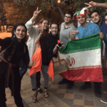 Po potrditvi smrti voditelja Hameneja na ulicah Irana zavladalo slavje