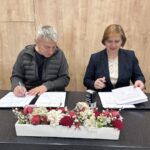 Metlika: Podpis pogodbe za ureditev cestne razsvetljave v Trnovcu