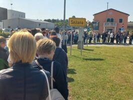 Nove sramotne vrste čakajočih pred zdravstvenim domom, tokrat v Sežani