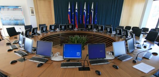 Danes bo predvidoma potrjena nova vlada, sledijo prva seja in prve kadrovske poteze