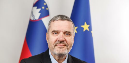 Posle dokončno prevzema tudi novi zunanji minister Kajzer