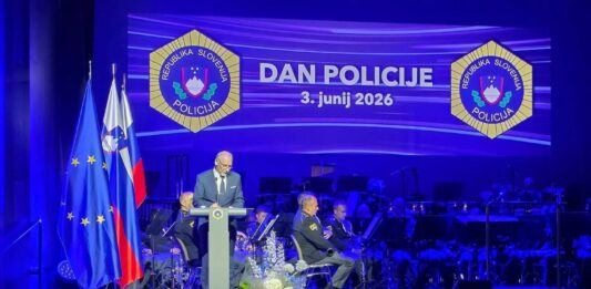 Staro vodstvo naj bi proslavo ob dnevu policije na silo organiziralo dan pred svojim odhodom