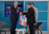 Janezu Janši čestital tudi legendarni hrvaški pevec
