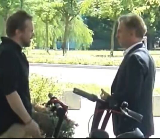 Jenulla in Goloba zasačili med zaupnim pogovorom; kaj sta kovala?