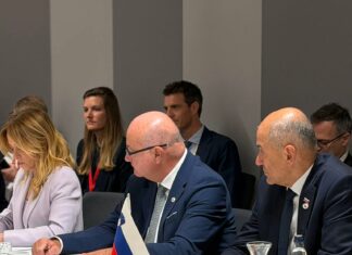 Janša: “Bliža se konec socialnega turizma, spregledanega tihotapljenja ljudi in uvažanja volivcev za evropsko levico”