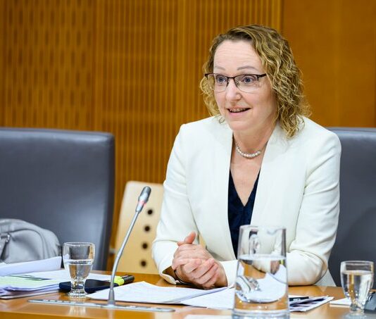 Ministrica Mateja Ribič: soočamo se s skoraj 180 milijoni evrov primanjkljaja