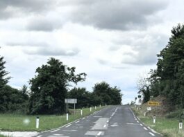 Metlika: Podpisali pogodbo za obnovo regionalne ceste in izgradnjo pločnika do Svržakov