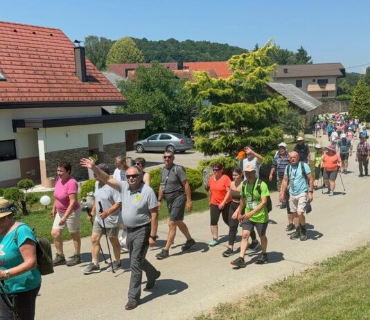 Mirna Peč: 13. pohod po Poti Slakove in Pavčkove mladosti