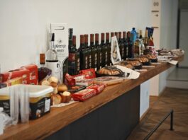 Festival Okusi Podonavja v Novem mestu navdušil z okusi Podonavja in kulturno raznolikostjo