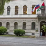 Izobešanju palestinske zastave na predsedniški palači nasprotuje več ljudi, kot ga podpira