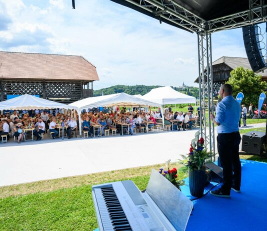 Več kot 2000 ljudi na Dnevu NSi: Vrtovec – Dovolj je žalitev, afer in levih napadov!