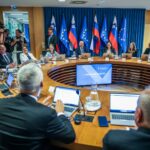 Kdo so ljudje nove oblasti: pregled imenovanj na prvi seji Janševe vlade