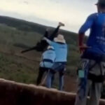 Ker ji niso pripeli varnostne vrvi, pri skoku z mostu omahnila v smrt (video)