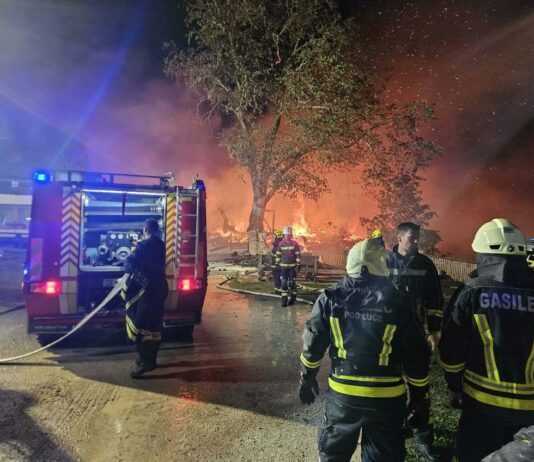 V Kostanjevici na Krki ponoči zagorela delavnica