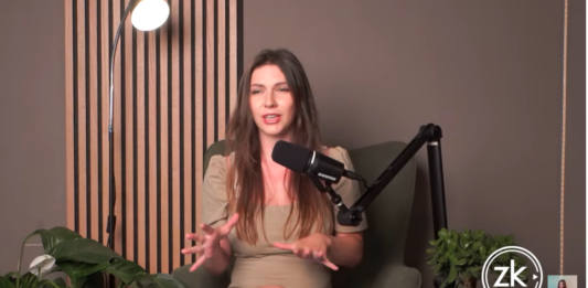 “O Stevanoviću pravi, da je omejen, sama pa sodeluje na podcastu za prodajo analnih čepkov!”